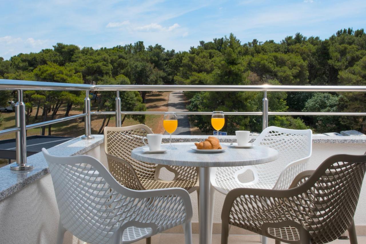 Aparthotel Punta Blu - Pool & Spa Premantura Bagian luar foto