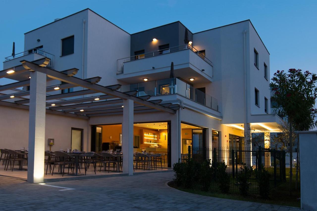 Aparthotel Punta Blu - Pool & Spa Premantura Bagian luar foto