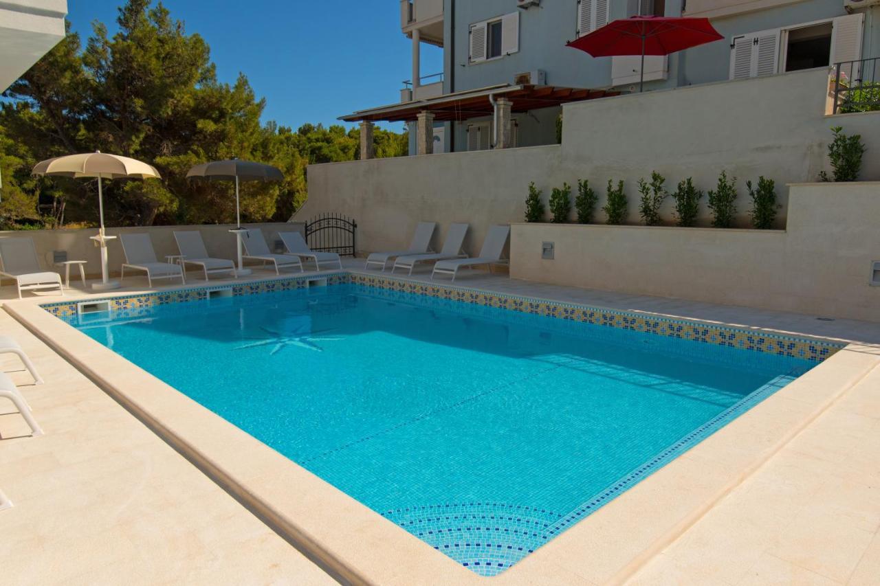 Aparthotel Punta Blu - Pool & Spa Premantura Bagian luar foto