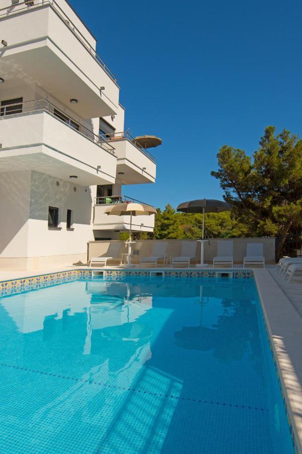 Aparthotel Punta Blu - Pool & Spa Premantura Bagian luar foto