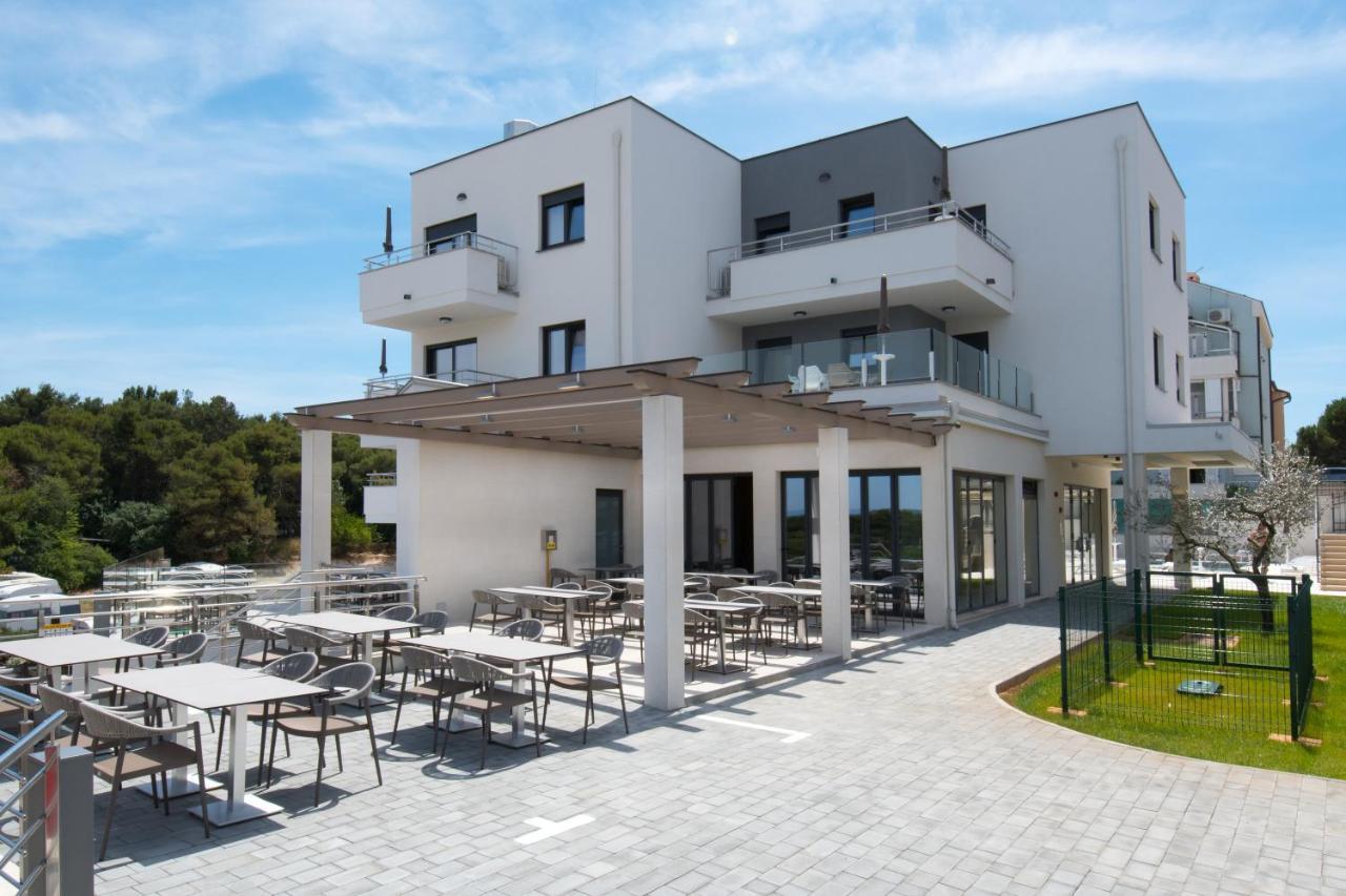 Aparthotel Punta Blu - Pool & Spa Premantura Bagian luar foto