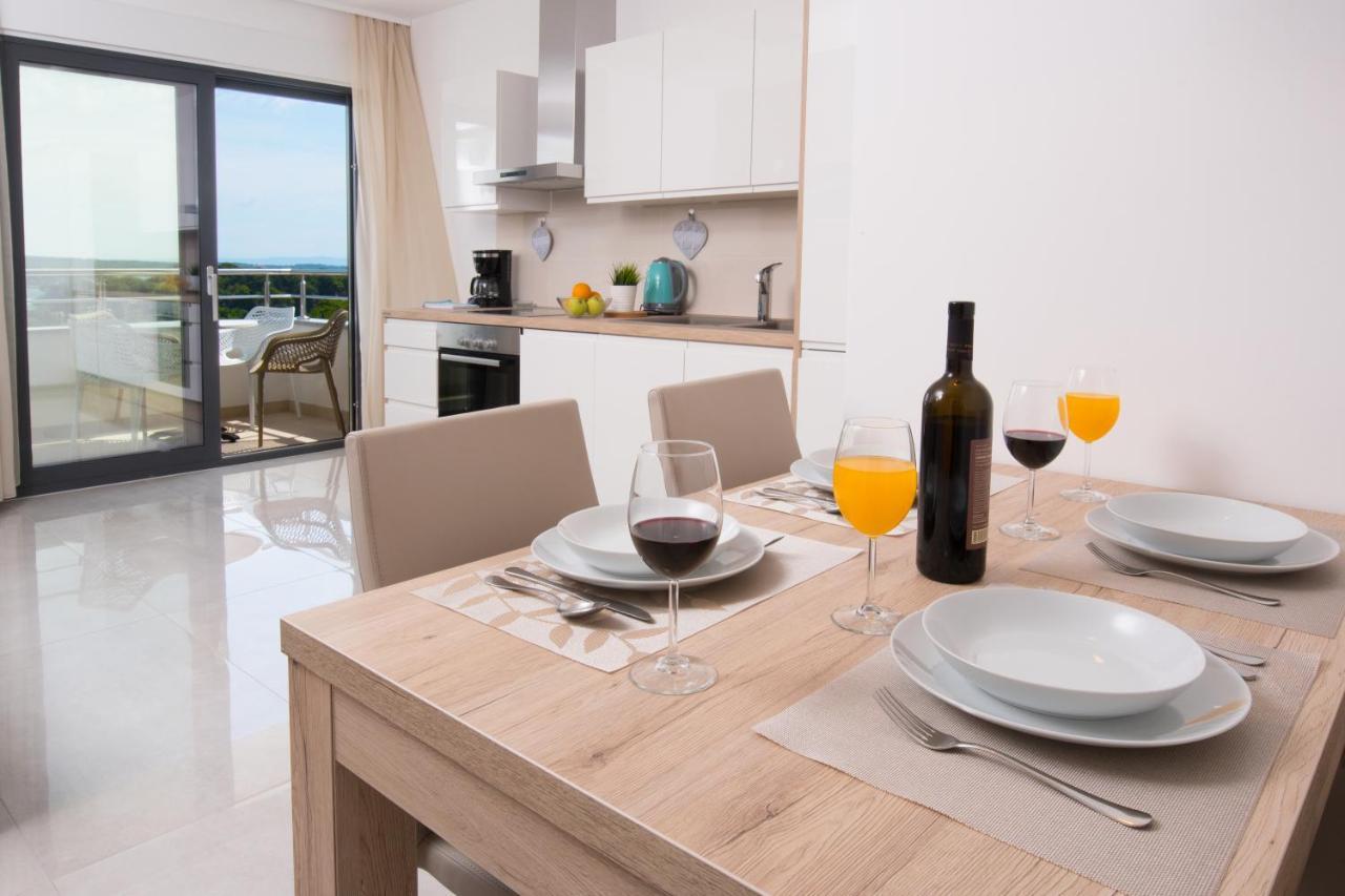 Aparthotel Punta Blu - Pool & Spa Premantura Bagian luar foto