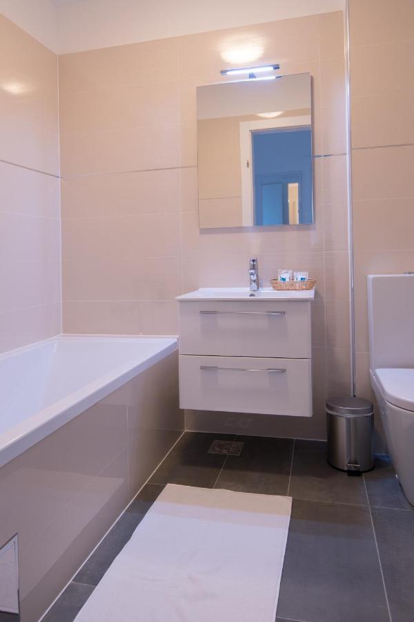 Aparthotel Punta Blu - Pool & Spa Premantura Bagian luar foto