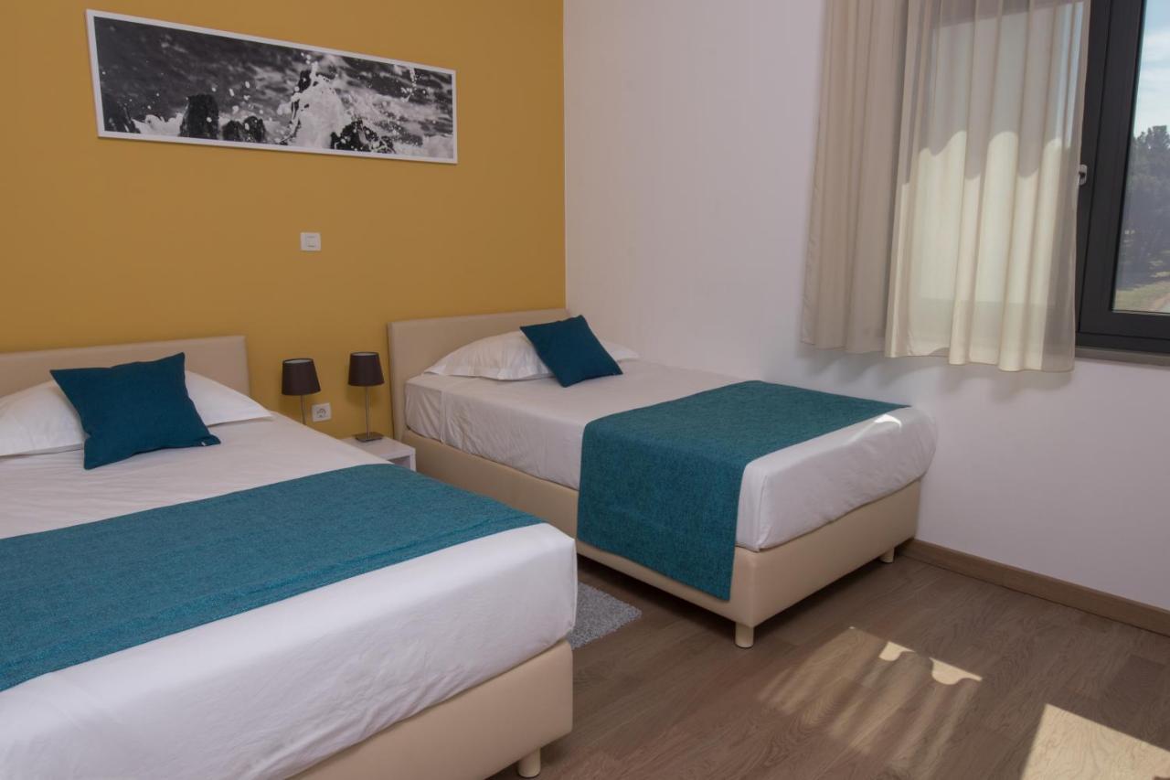 Aparthotel Punta Blu - Pool & Spa Premantura Bagian luar foto