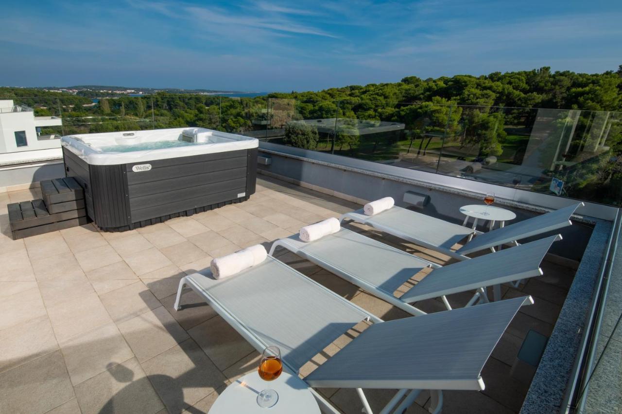 Aparthotel Punta Blu - Pool & Spa Premantura Bagian luar foto